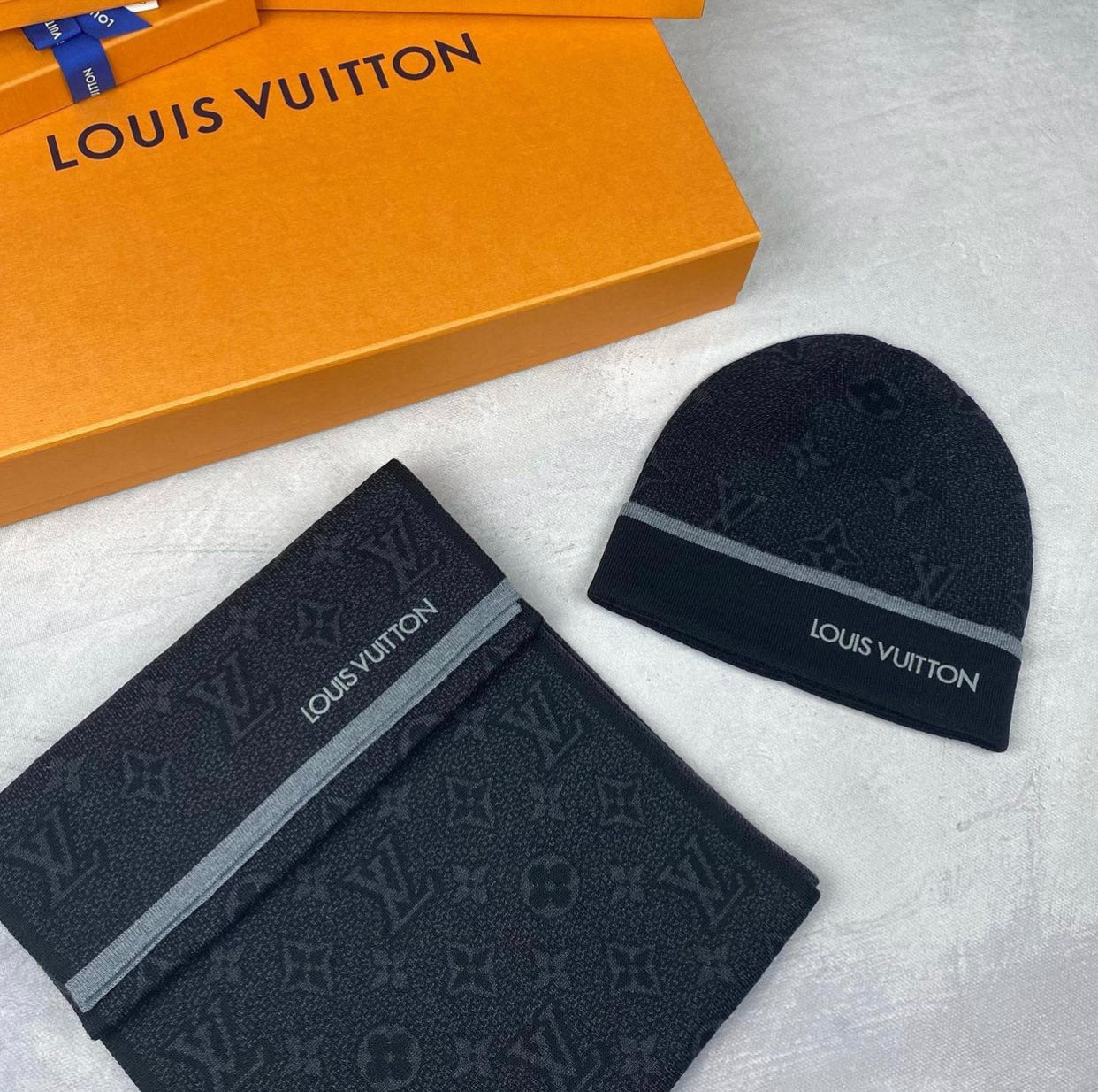 Coffret Bonnet & Écharpe Louis Vuitton Noir