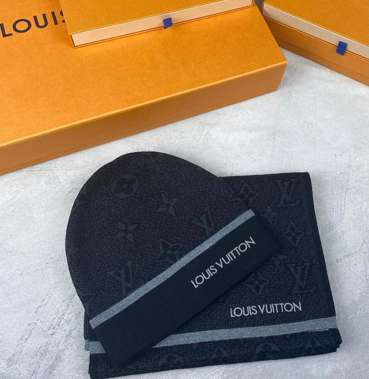 Coffret Bonnet & Écharpe Louis Vuitton Noir